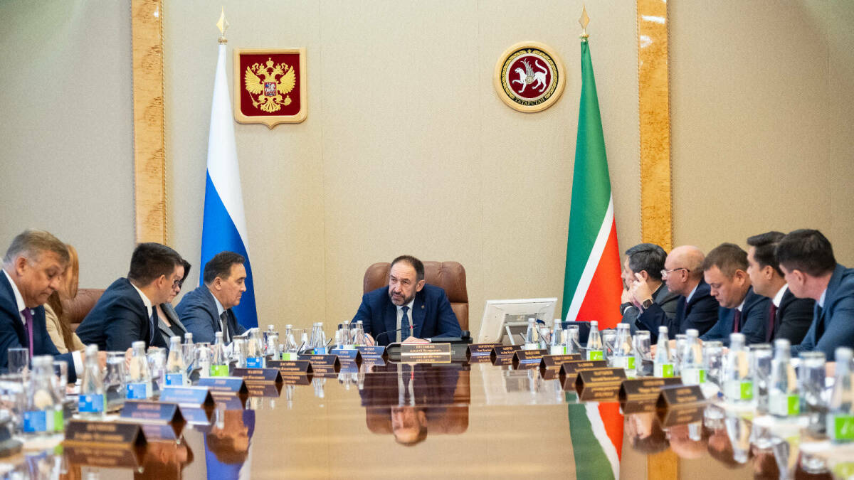 Песошин обсудил снижение отключений света на 26% в Казани на совете директоров
