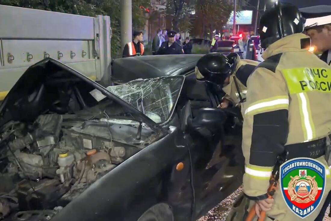 Появилось видео с места смертельного ДТП, где Chevrolet влетел под грузовик в РТ