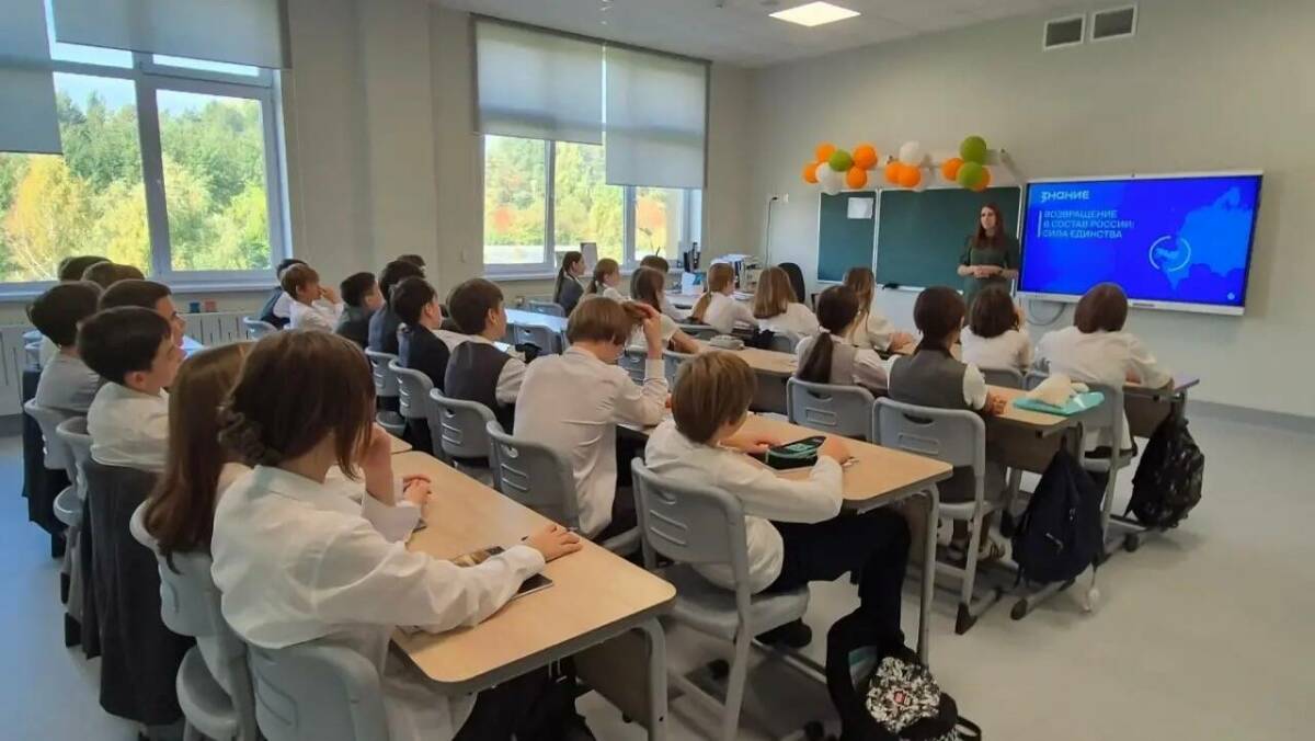 В РТ учащимся рассказывают о значимости воссоединения новых регионов