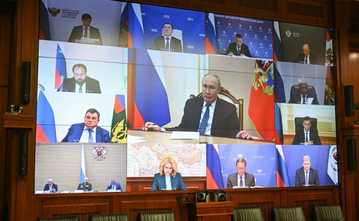 Путин поблагодарил муниципалитеты, установившие стелы «Город трудовой доблести»