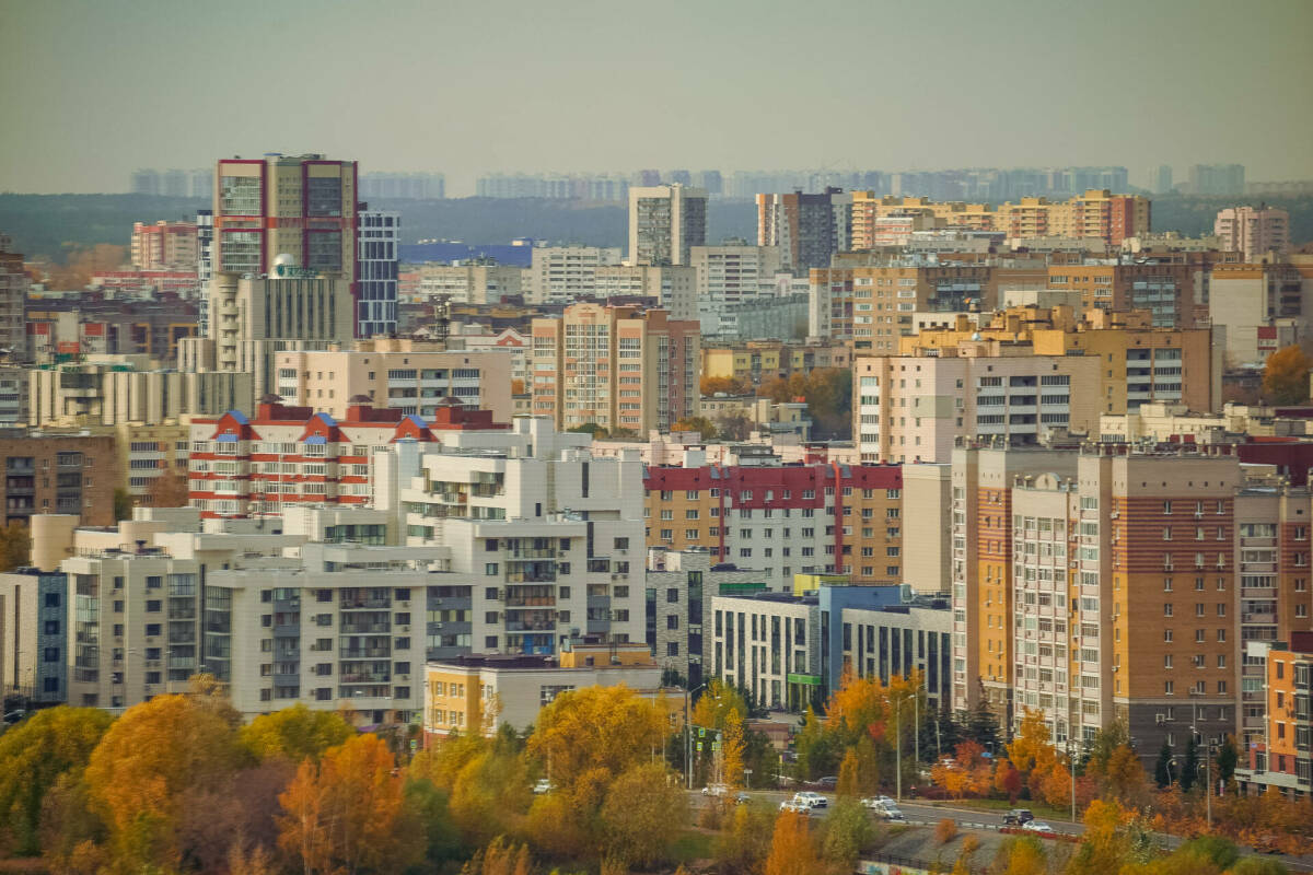 Стоимость жилья в Казани заметно различается в зависимости от района – причем соотношение цен на новостройки, вторичку и аренду совпадает далеко не всегда. «Татар-информ» составил ценовую карту недвижимости города и вместе с экспертами разобрался, чем отличаются рынки жилья в семи районах столицы Татарстана.