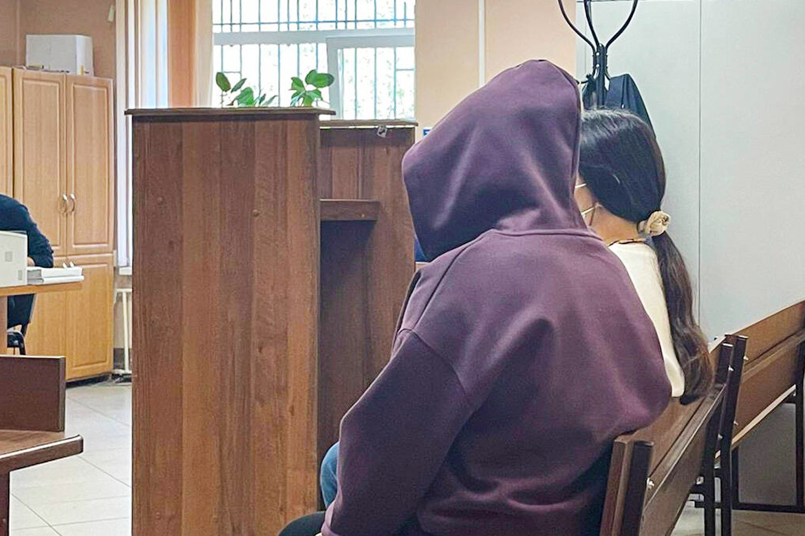 Вахитовский суд Казани огласил приговор по громкому делу – троих членов одной семьи признали виновными в незаконной банковской деятельности. За два года, по версии следствия, они обналичили порядка миллиарда рублей, подробности в репортаже «Татар-информа» из зала суда.