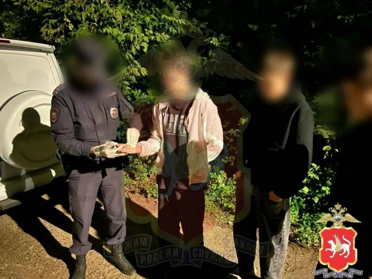 В Нижнекамске подростка задержали во время закладки тайника с наркотиками