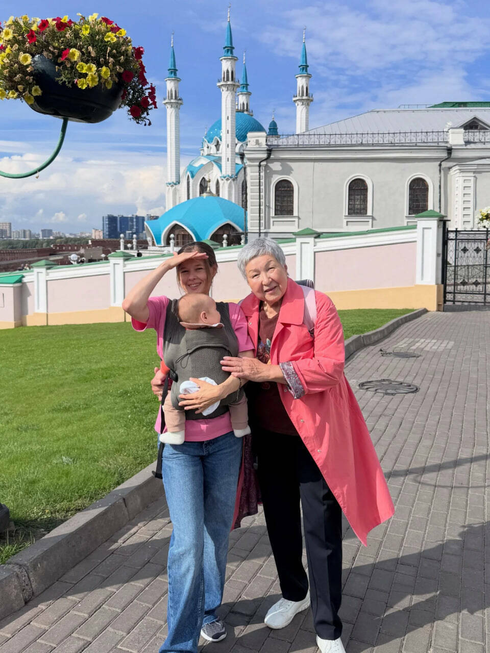 Актриса Катерина Шпица приехала в Казань с сыном и свекровью