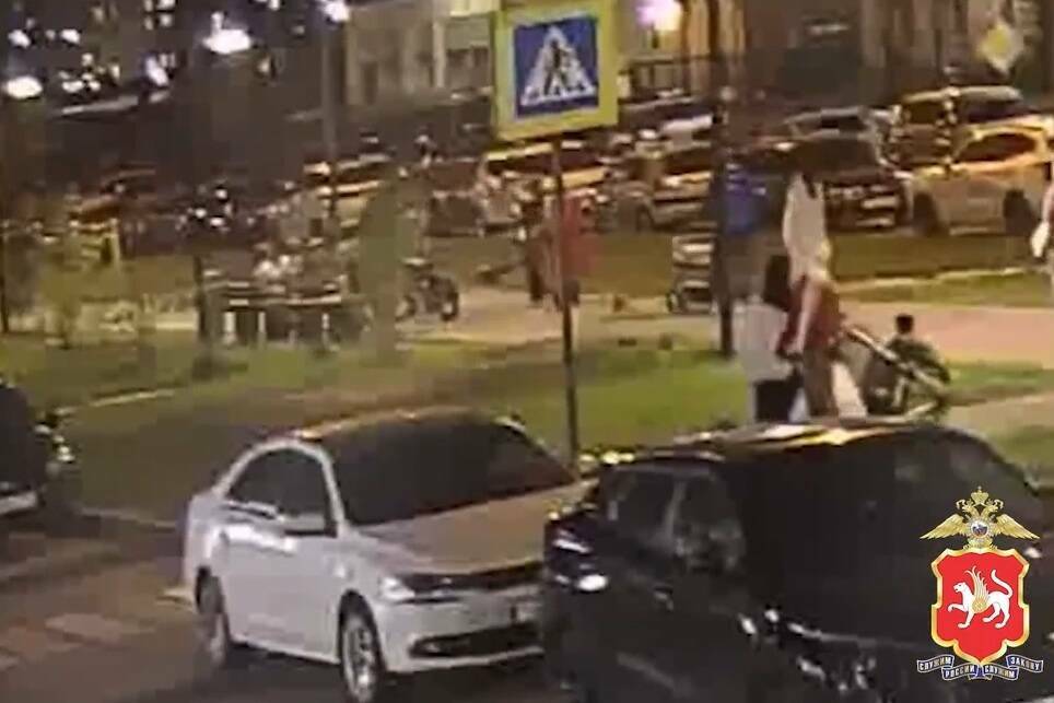 В Казани нашли питбайкера, сбившего коляску с ребенком на площадке ЖК
