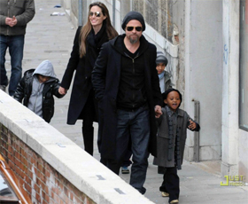 Питт и Джоли переехали со всем семейством в Венецию