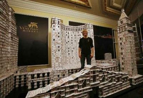 Американец построил самый большой в мире карточный домик