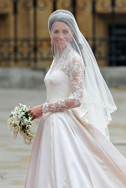 Невеста принца Уильяма выбрала свадебное платье от Александра МакКуина