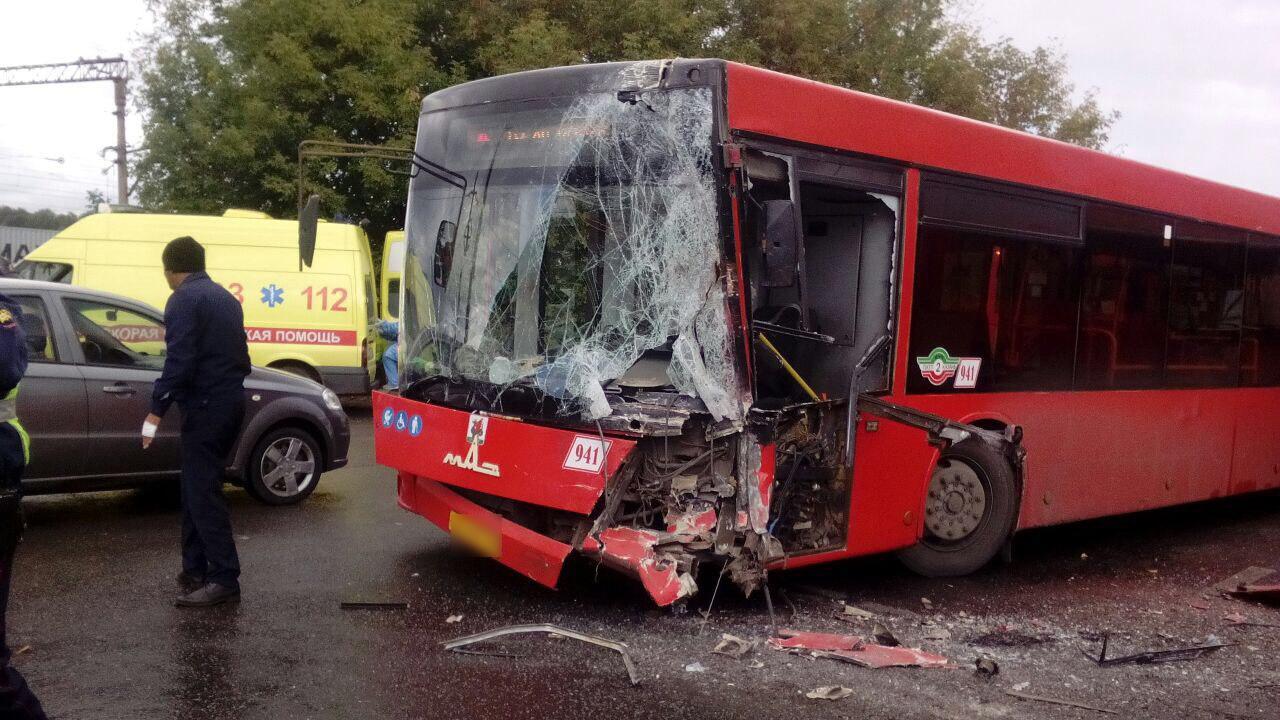 Автобус разбили. Аварии на общественном транспорте.