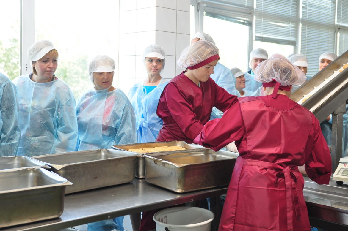 Для московских школьников провели мастер-класс по приготовлению шоколадно-апельсинового мусса