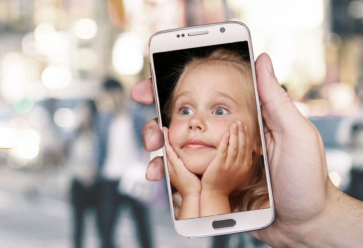Контроль ребенка по мобильному телефону. Приложение фото детей. Детский смартфон с родительским контролем. Оператор фотография для детей.