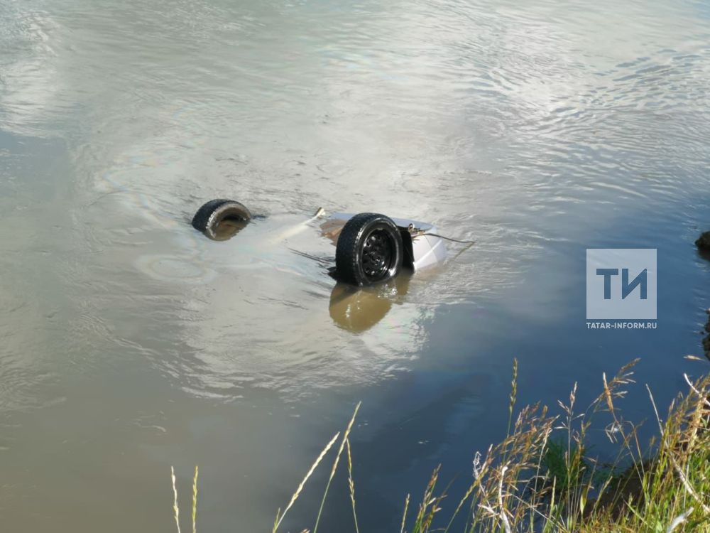 Беспроводные наушники упали в воду. Река ИК Мензелинск. Мензелинска вода.
