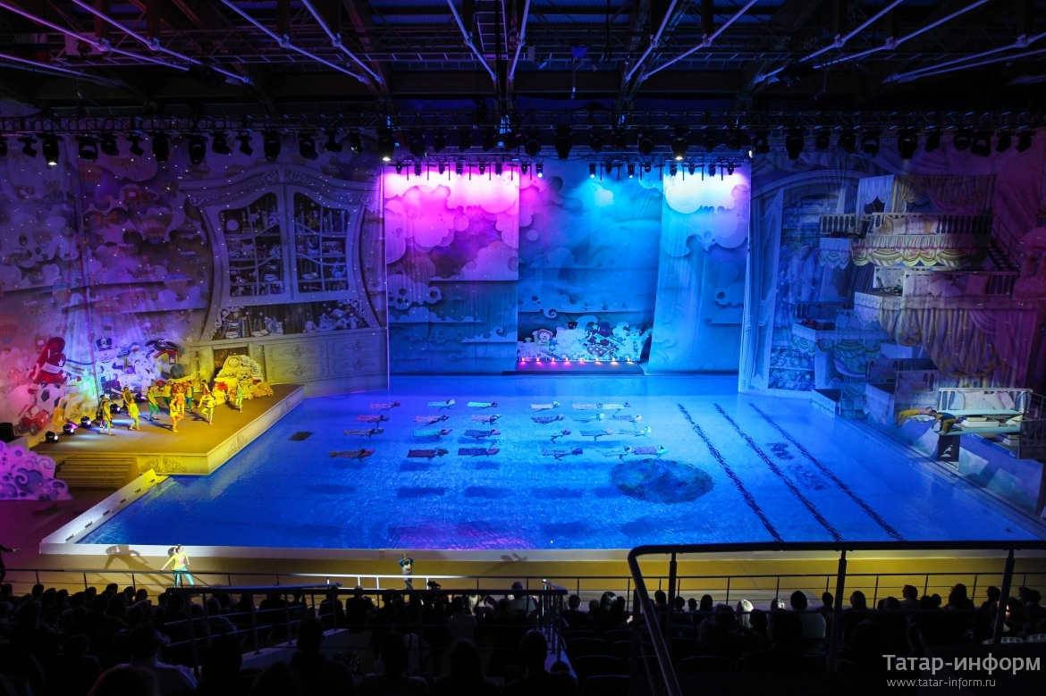 елка водный стадион динамо. водное шоу русалочка в москве водный стадион. новогоднее шоу на воде. дворец спорта динамо на водном стадионе. водное шоу стадион динамо.