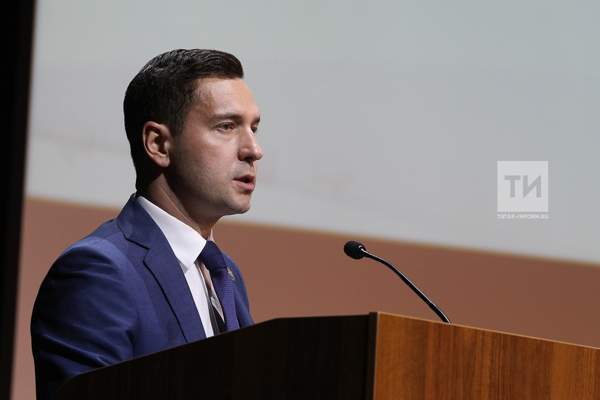 Сайт министерства спорта рт. Министр молодежи РТ. Министр по делам молодежи РТ Леонов. Минниханов Министерство по делам молодежи. Министр спорта РТ.