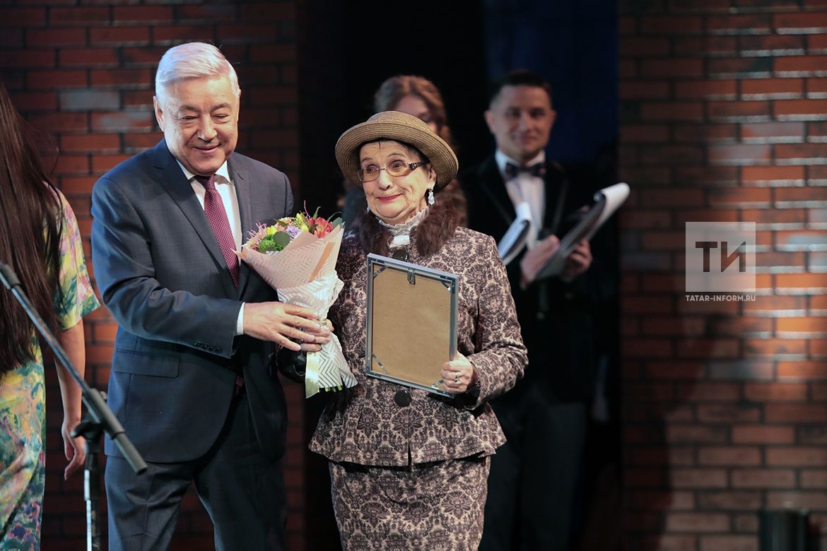 Актриса театра Камала Наиля Гареева (Гараева) получила премию «Тантана» в номинации «Честь и достоинство» за верность профессии