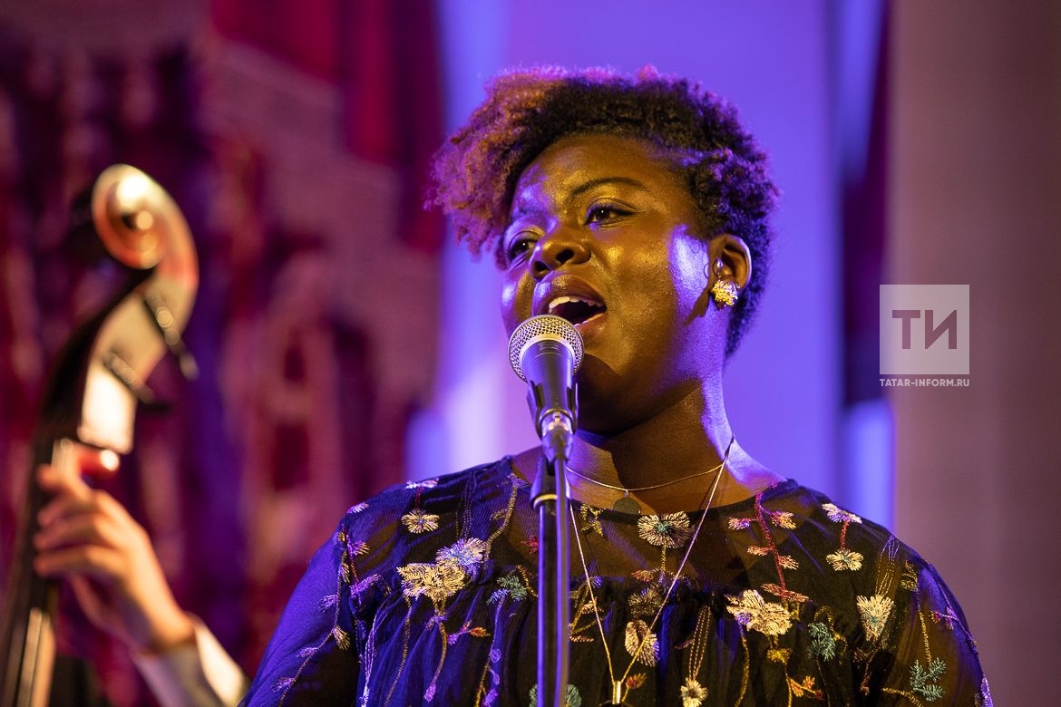 Сезон джазового феÑÑ‚Ð¸Ð²Ð°Ð»Ñ Ð² Казани завершилÑÑ Ð²Ñ‹Ñтуплением американÑкой певицы Шакары РоджерÑ
Певица мировой величины иÑполнила джазовые Ñтандарты в оригинальных аранжировках и авторÑкие композиции