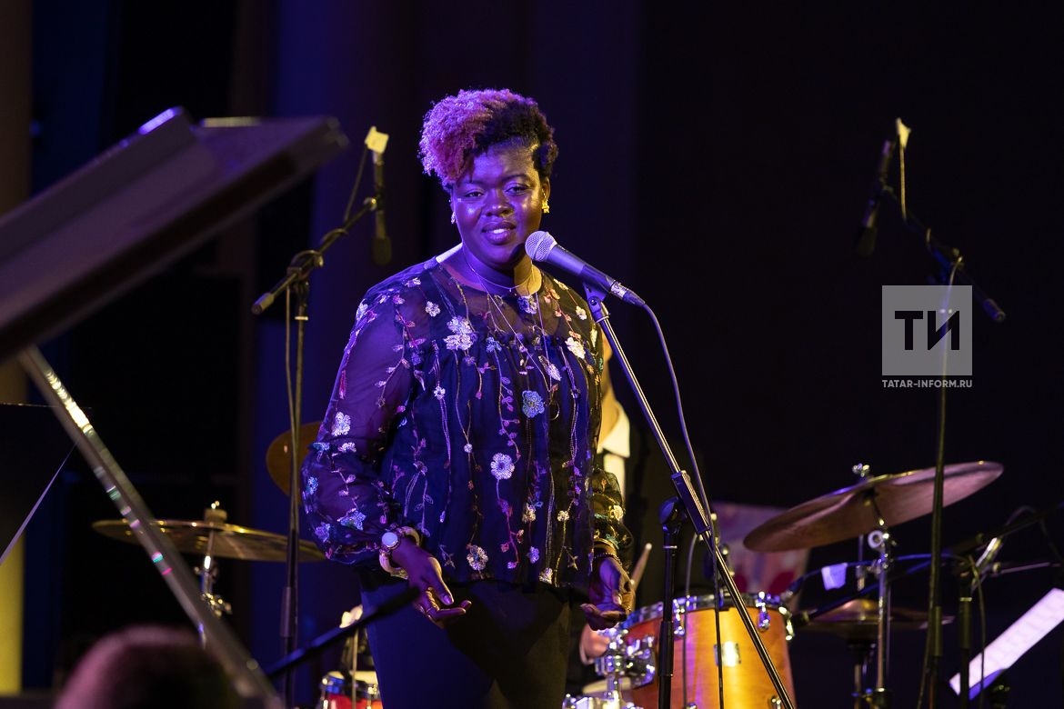 Сезон джазового феÑÑ‚Ð¸Ð²Ð°Ð»Ñ Ð² Казани завершилÑÑ Ð²Ñ‹Ñтуплением американÑкой певицы Шакары РоджерÑ
Певица мировой величины иÑполнила джазовые Ñтандарты в оригинальных аранжировках и авторÑкие композиции