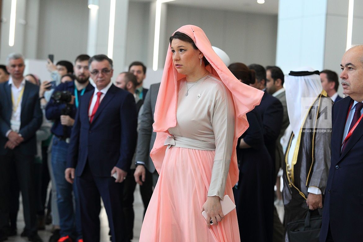 ÐÑÐµÐ·Ð¸Ð´ÐµÐ½Ñ Ð¢Ð°ÑаÑÑÑана Ð ÑÑÑам ÐинниÑ
анов поÑеÑил вÑÑÑÐ°Ð²ÐºÑ Russia Halal Expo 2019, оÑганизованнÑÑ Ð² ÑамкаÑ
ÐеждÑнаÑодного ÑкономиÑеÑкого ÑаммиÑа «РоÑÑÐ¸Ñ â Ð?ÑламÑкий миÑ: KazanSummit 2019»