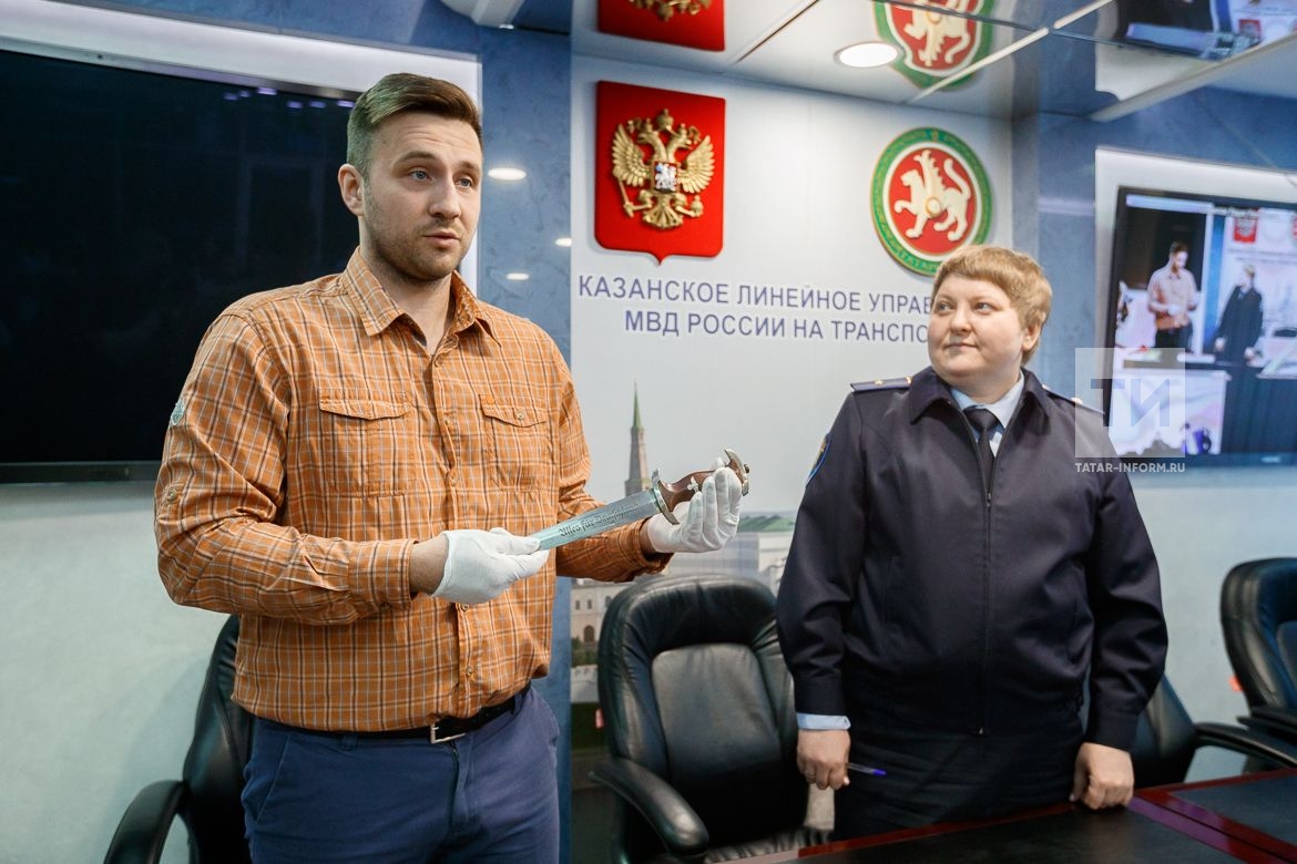 Ð’ КазанÑком ЛУ МВД РоÑÑии на транÑпорте передали кинжал ГерманÑких штурмовых отрÑдов СР«Sturmabteilung» образца 1933 года, национальному музею РТ