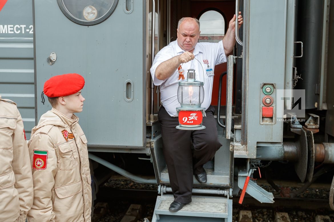 Ð¦ÐµÑ€ÐµÐ¼Ð¾Ð½Ð¸Ñ Ð¿ÐµÑ€ÐµÐ´Ð°Ñ‡Ð¸ вечного Ð¾Ð³Ð½Ñ Ð¾Ñ‚ могилы неизвеÑтного Ñолдата у КремлевÑкой Ñтены во вновь открывшийÑÑ Ð¼ÐµÐ¼Ð¾Ñ€Ð¸Ð°Ð»ÑŒÐ½Ñ‹Ð¹ ÐºÐ¾Ð¼Ð¿Ð»ÐµÐºÑ Ð’ÐžÐ’ в г.Казани (жилой микрорайон в Юдино)