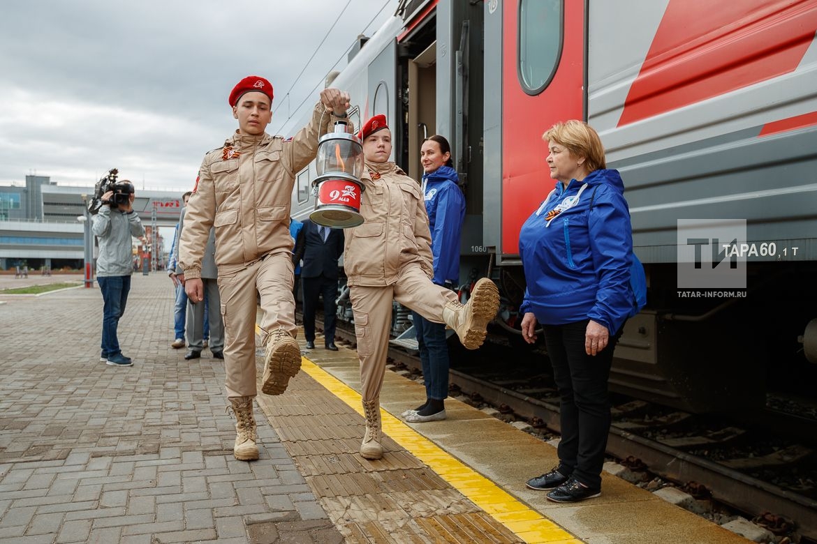 Ð¦ÐµÑ€ÐµÐ¼Ð¾Ð½Ð¸Ñ Ð¿ÐµÑ€ÐµÐ´Ð°Ñ‡Ð¸ вечного Ð¾Ð³Ð½Ñ Ð¾Ñ‚ могилы неизвеÑтного Ñолдата у КремлевÑкой Ñтены во вновь открывшийÑÑ Ð¼ÐµÐ¼Ð¾Ñ€Ð¸Ð°Ð»ÑŒÐ½Ñ‹Ð¹ ÐºÐ¾Ð¼Ð¿Ð»ÐµÐºÑ Ð’ÐžÐ’ в г.Казани (жилой микрорайон в Юдино)