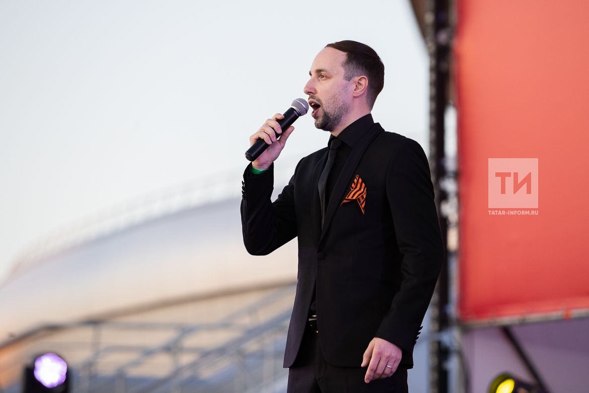 Ð Ðазани на плоÑади около «ÐÐ°Ð·Ð°Ð½Ñ ÐÑенÑ» наÑалÑÑ Ð¿ÑаздниÑнÑй конÑеÑÑ Ð¼Ð°ÑÑеÑов иÑкÑÑÑÑв и молодежнÑÑ
гÑÑпп гоÑода