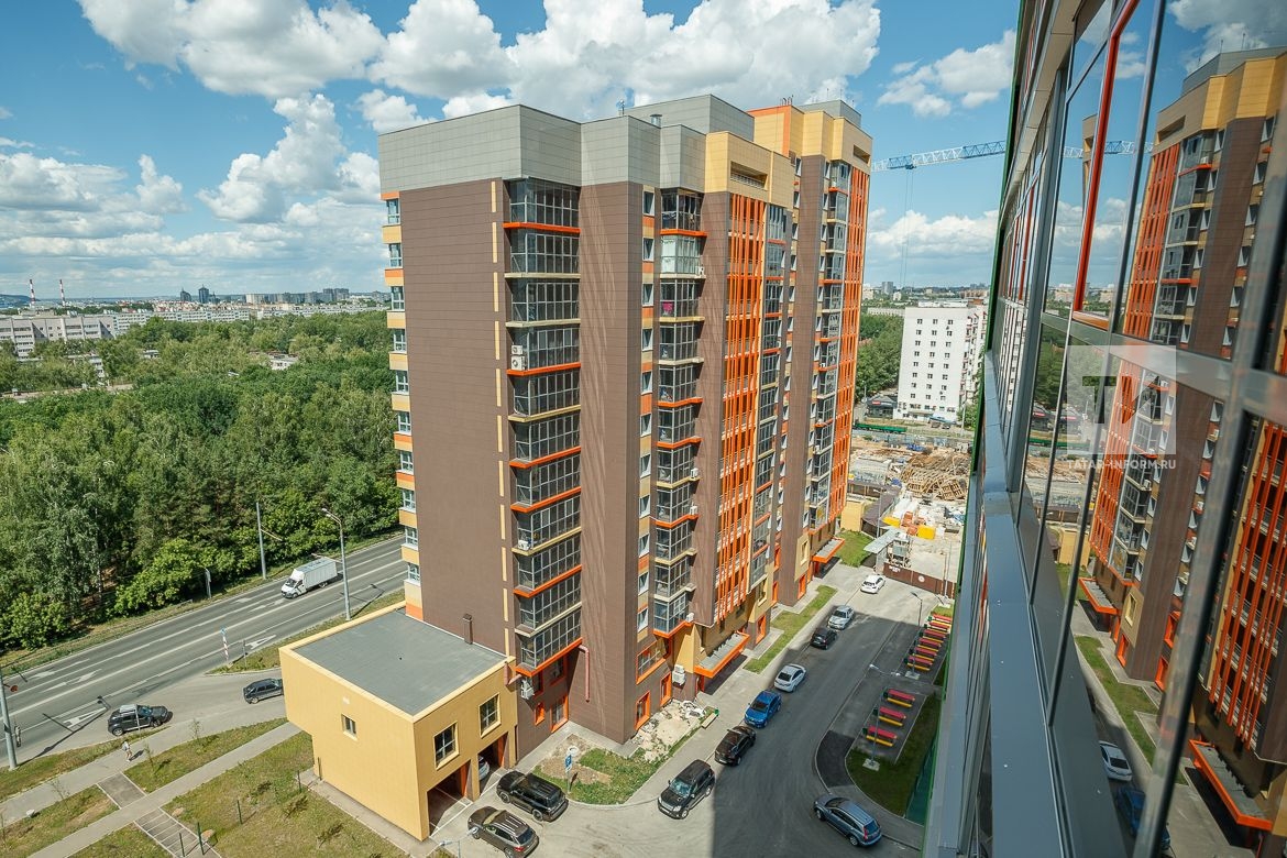 Казань жилые дома. Современный дом за 3 миллиона рублей. Жилой комплекс три богатыря новосибирск. Стройка в городе. Жк солнечный город адлер.