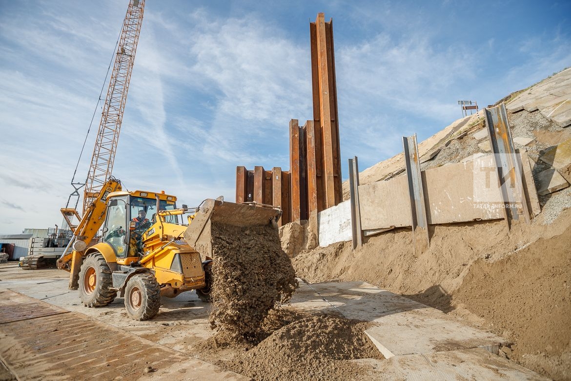 инженерно-геодезические работы. подготовка территории под застройку. инженерно-геологические изыскания. геодезические изыскания для строительства. ведутся подготовительные работы.