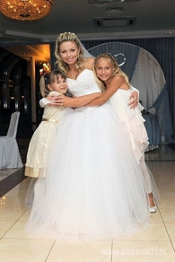 Татьяна Навка выдала замуж младшую сестру